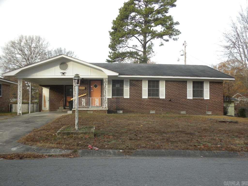 HUD Owned Property: Case # 031-346924. HUD Homes are sold AS-IS, Where Is, with no representations, warranties or disclosures. Ask your agent for more details and submit offers on www.hudhomestore.com. Managed by www.mmrem.com. FHA Financing: IN (Insured) Deed conveyed by Special Warranty Deed or its equivalent. Square Footage per FHA Appraisal. See agent remarksāLarge backyard with covered patio. Spacious kitchen and living room. Hardwood floors.