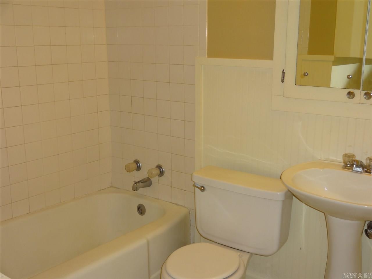 Queen Manor - Residential Lease