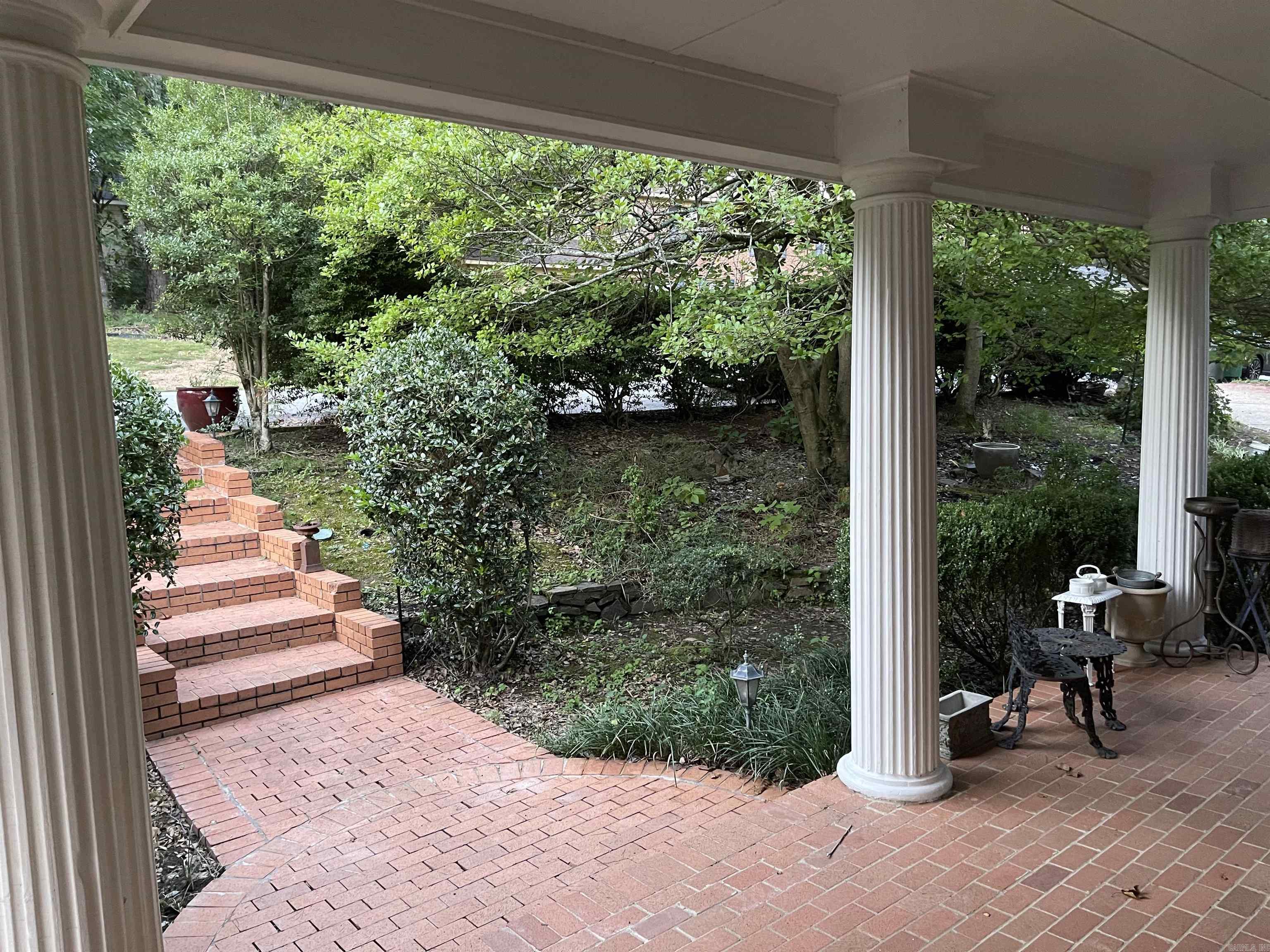 LEAWOOD MANOR - Residential