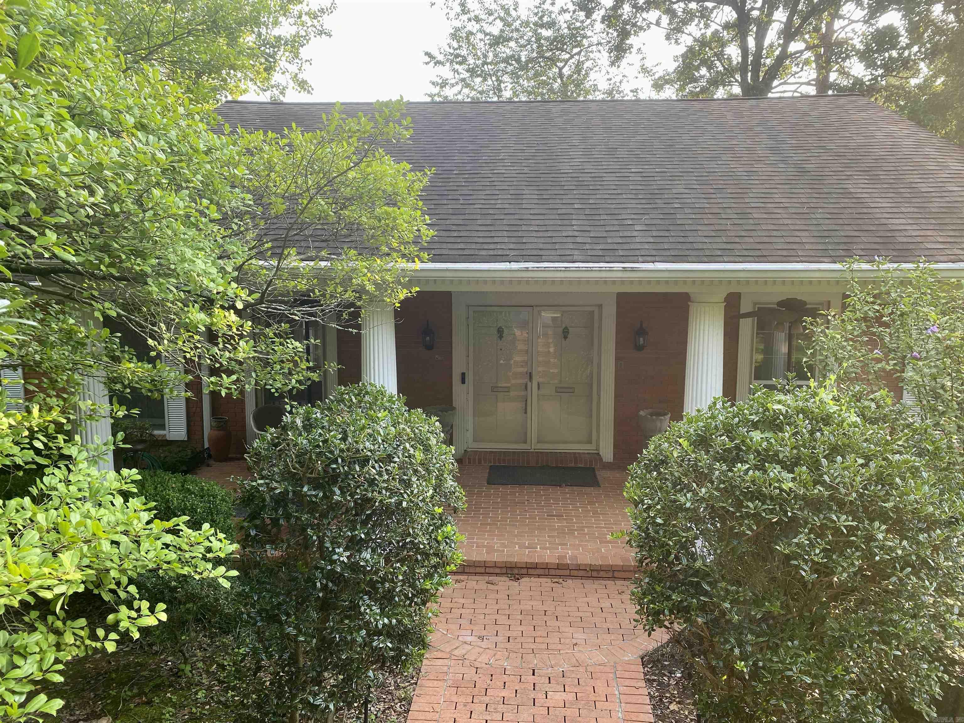 LEAWOOD MANOR - Residential