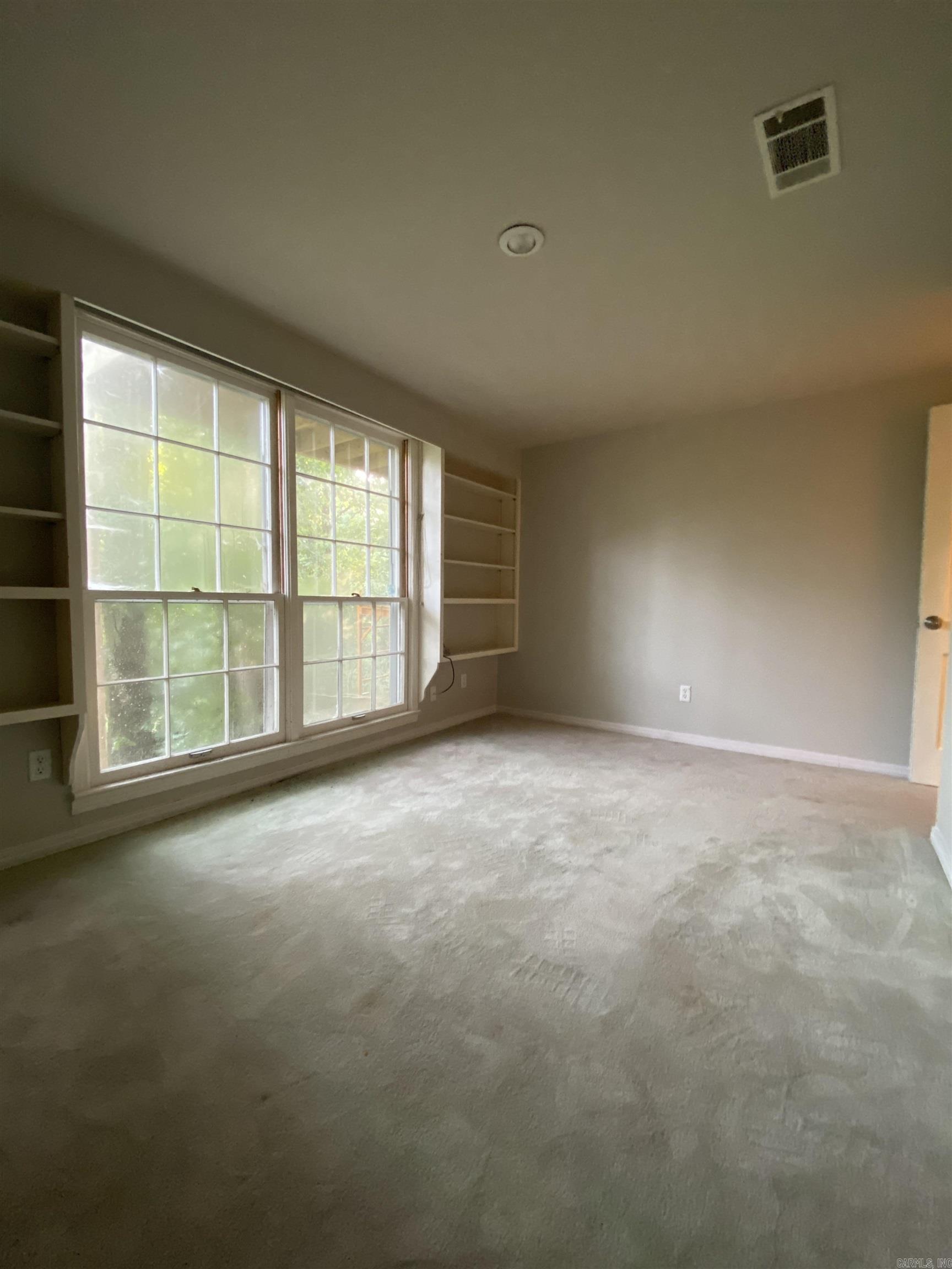 LEAWOOD MANOR - Residential