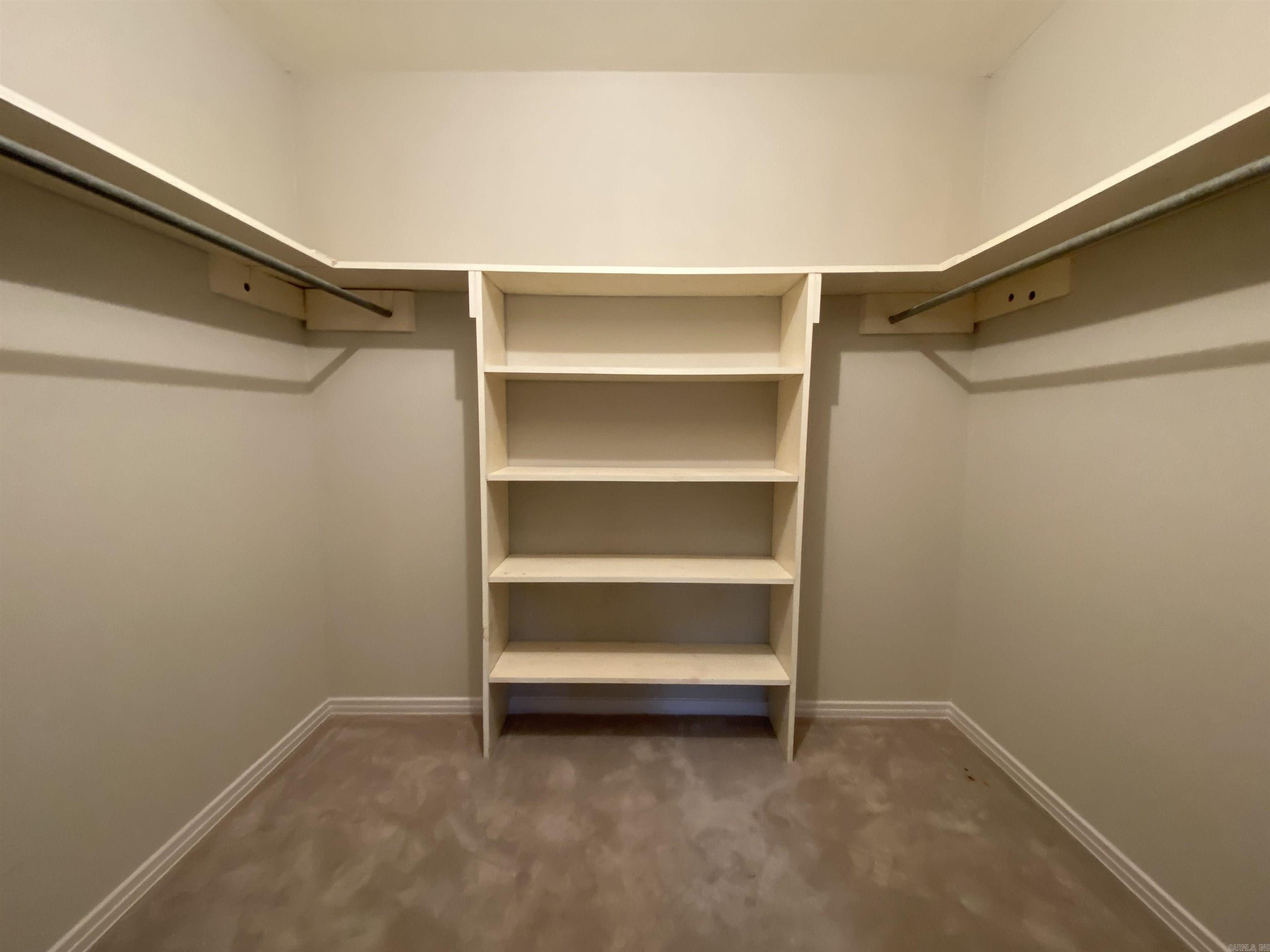 LEAWOOD MANOR - Residential