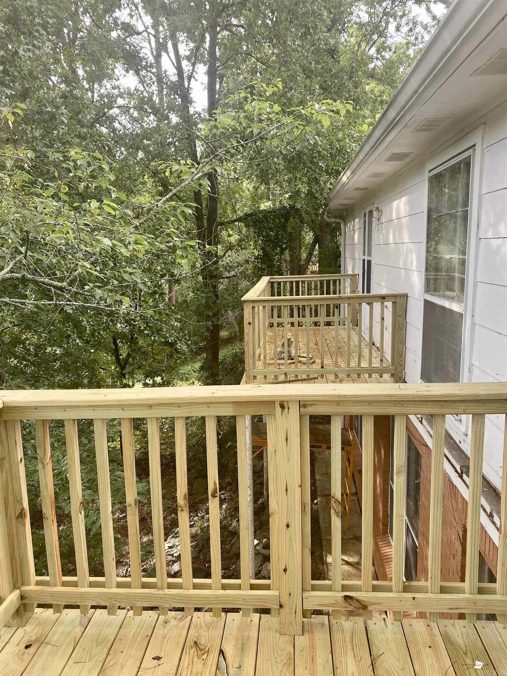 LEAWOOD MANOR - Residential