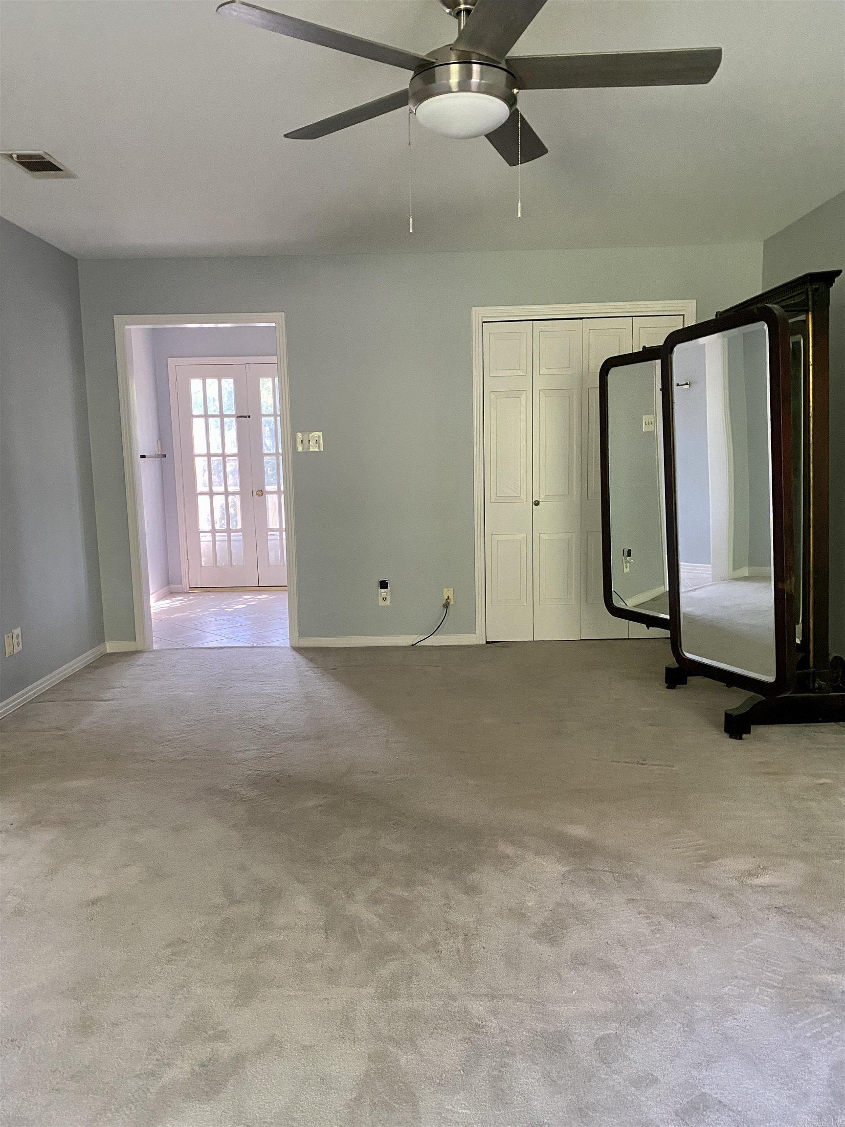 LEAWOOD MANOR - Residential