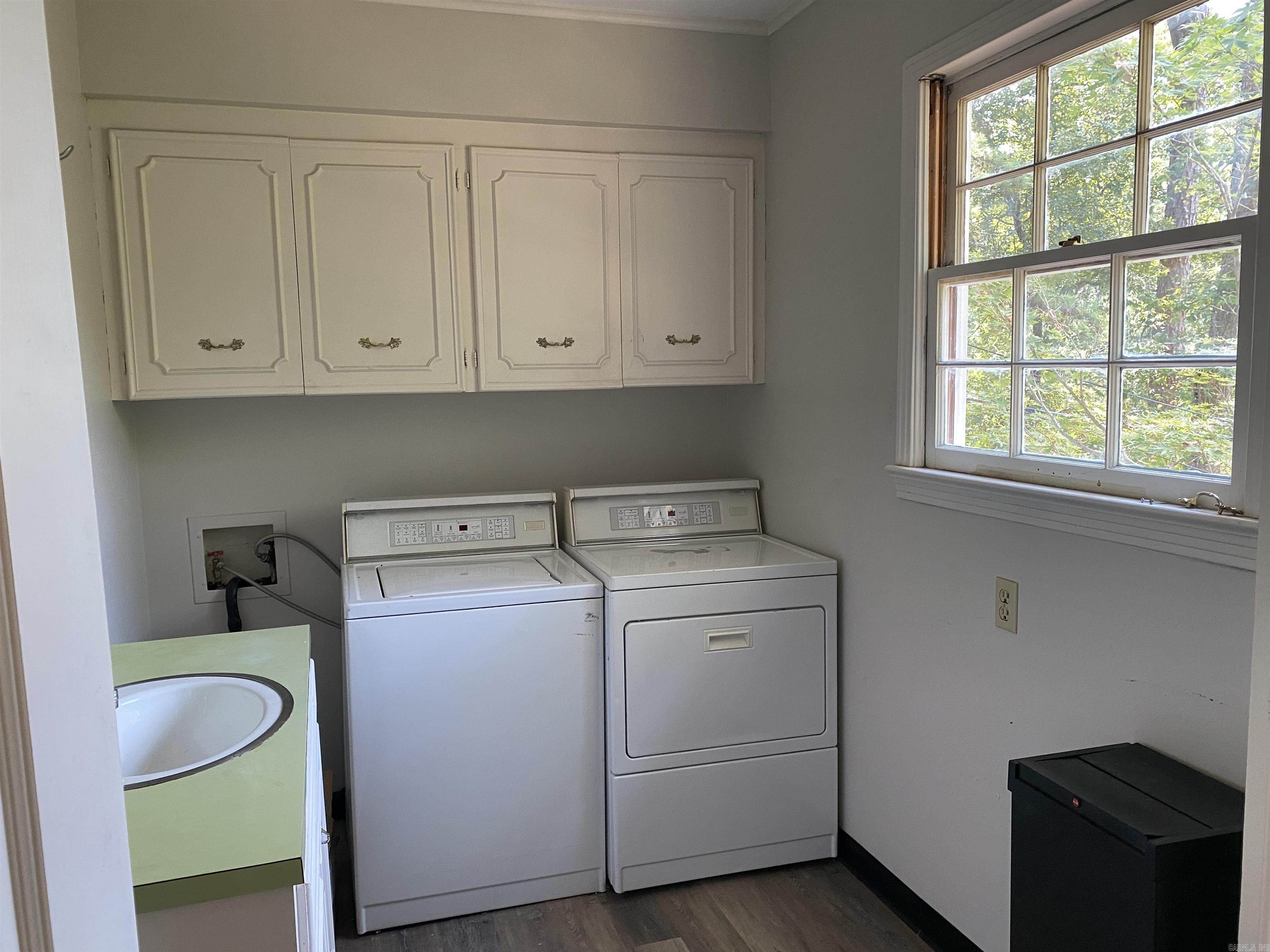 LEAWOOD MANOR - Residential