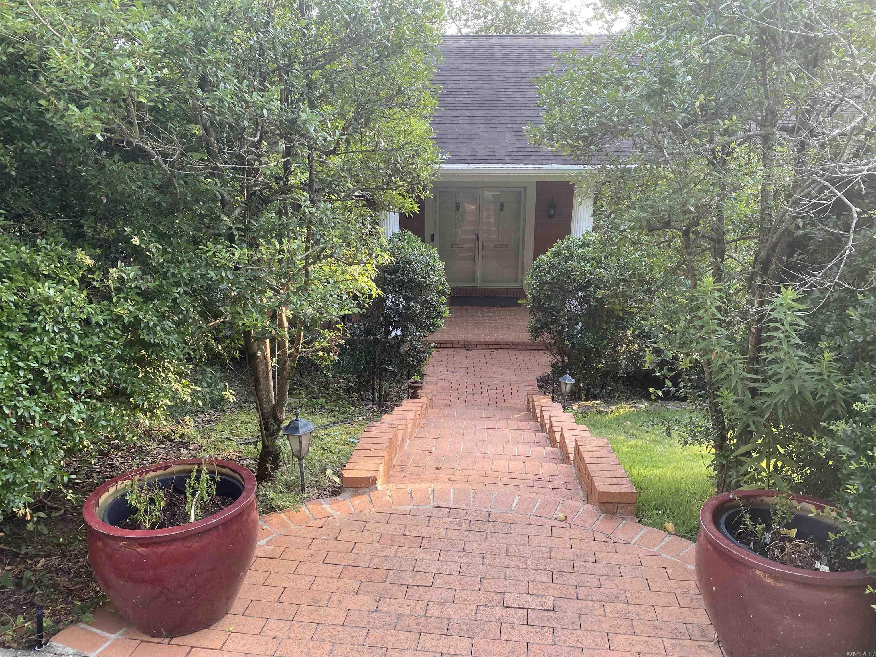 LEAWOOD MANOR - Residential