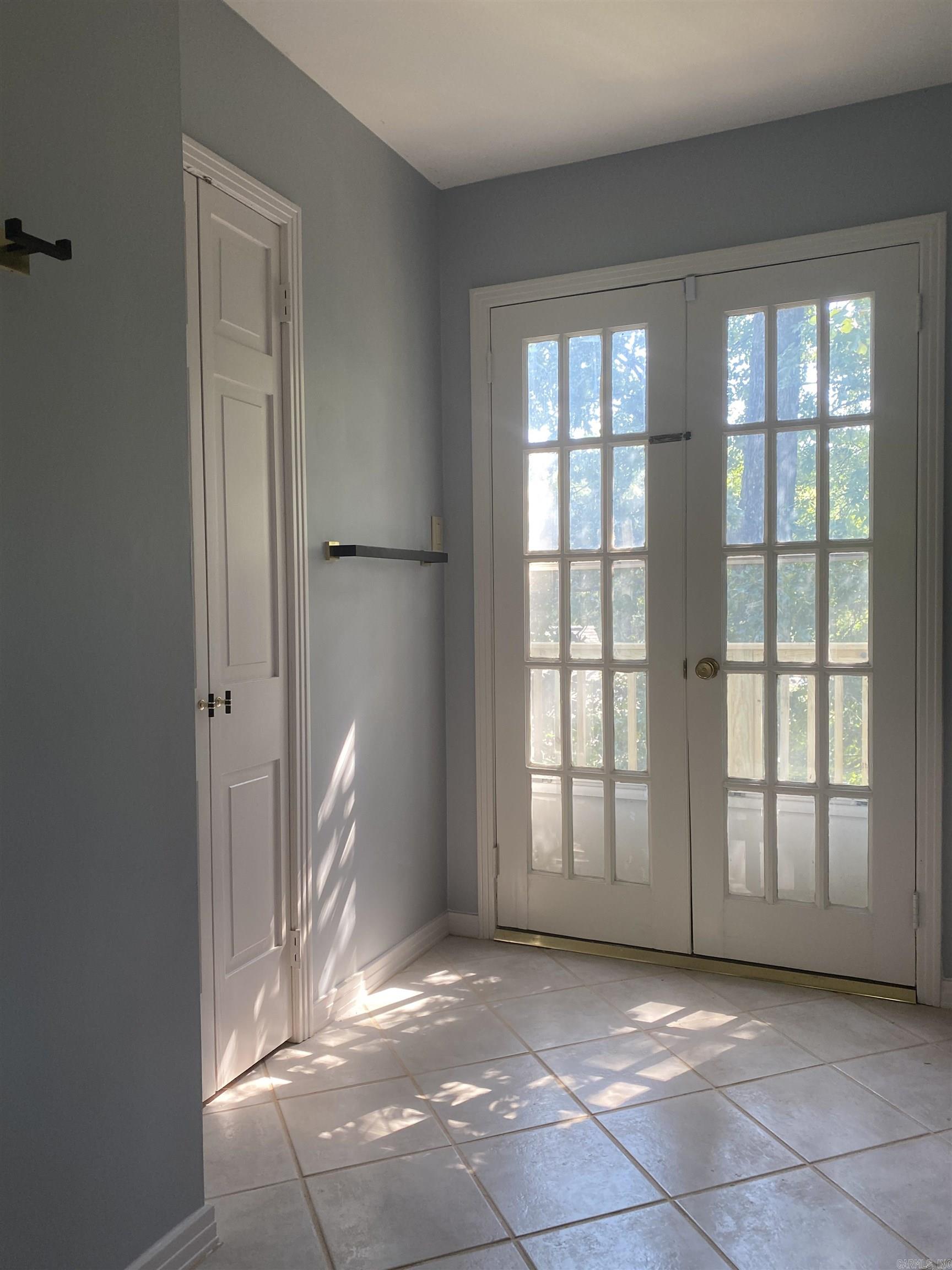 LEAWOOD MANOR - Residential