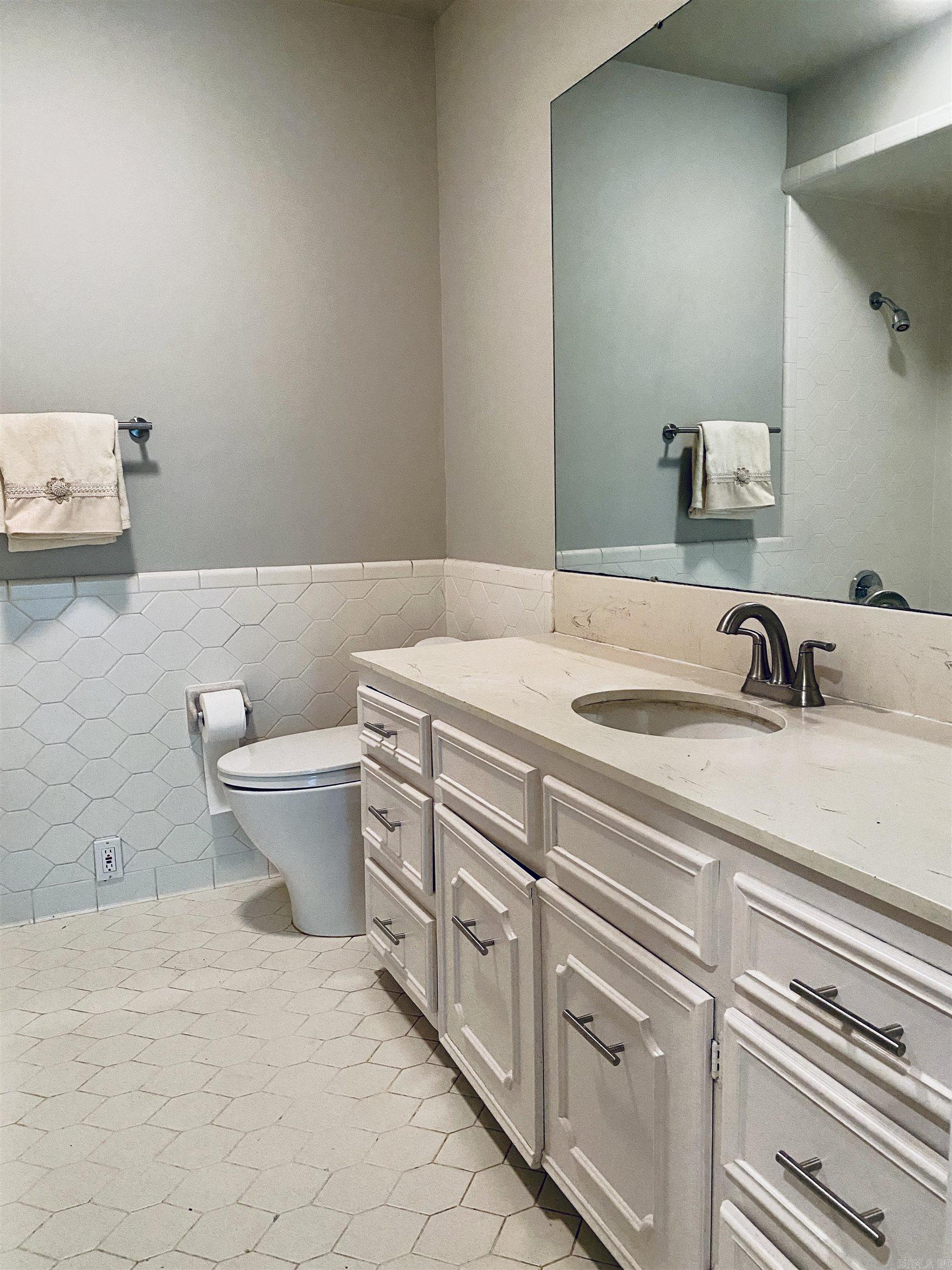 LEAWOOD MANOR - Residential