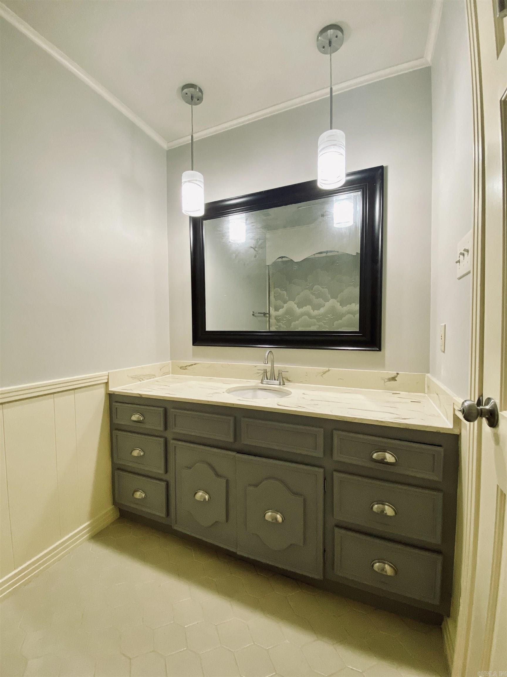 LEAWOOD MANOR - Residential