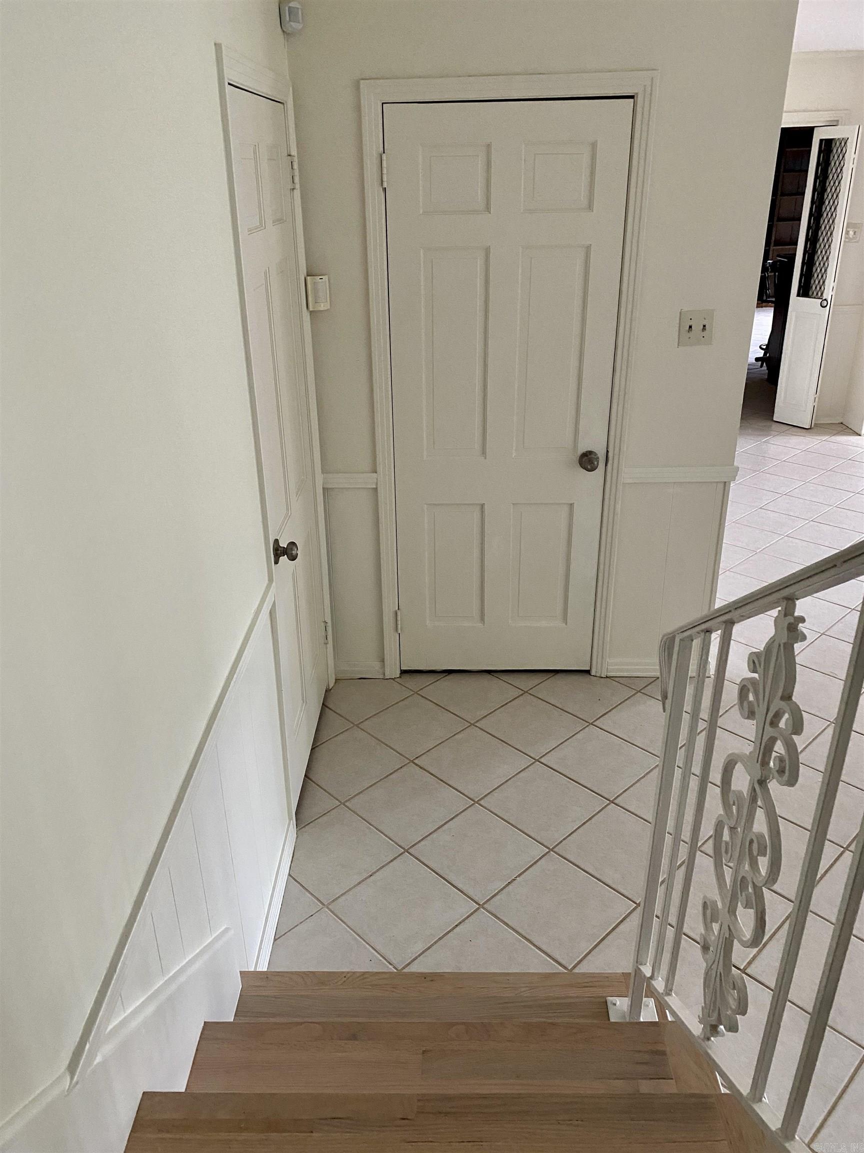 LEAWOOD MANOR - Residential