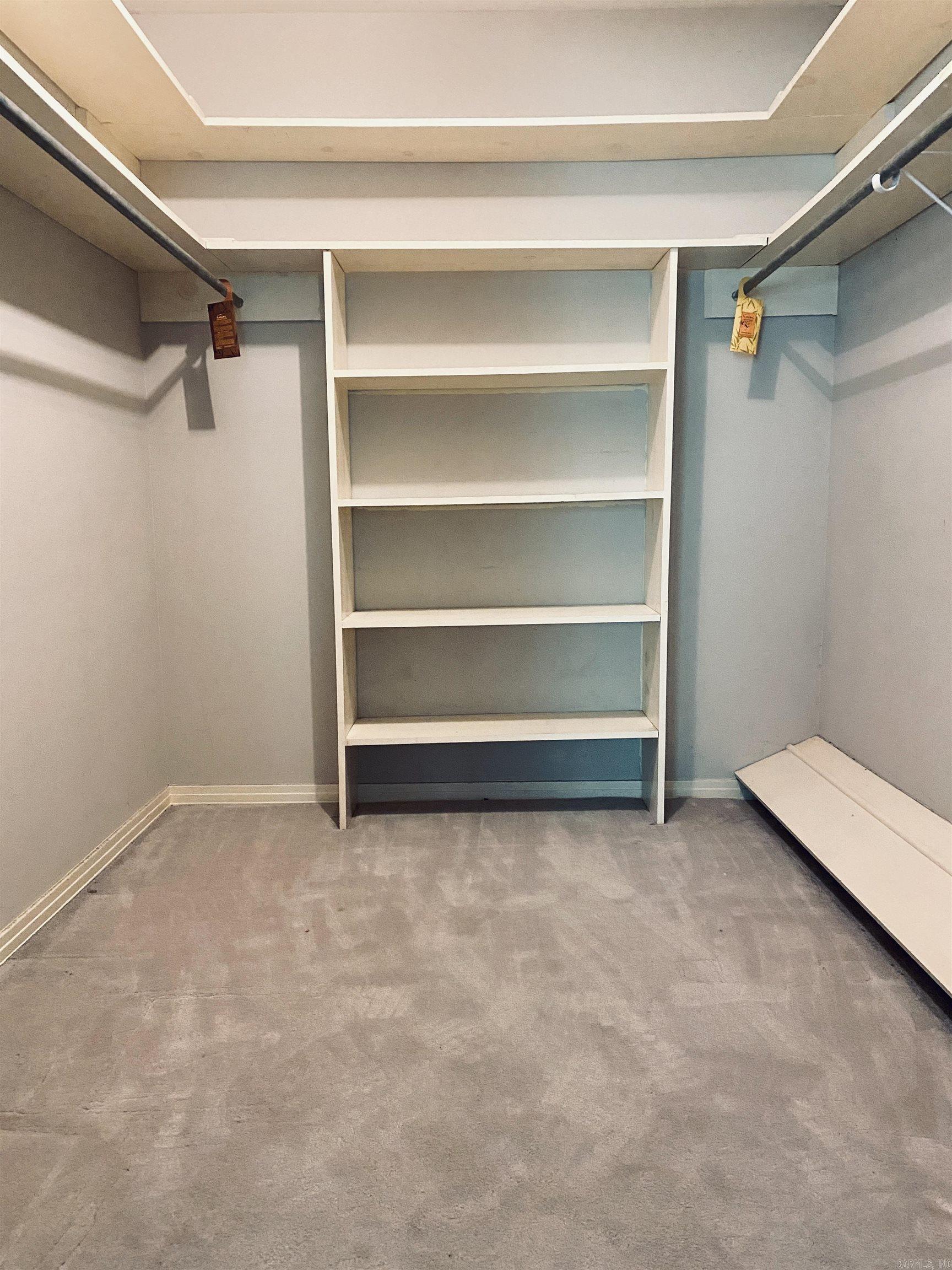 LEAWOOD MANOR - Residential