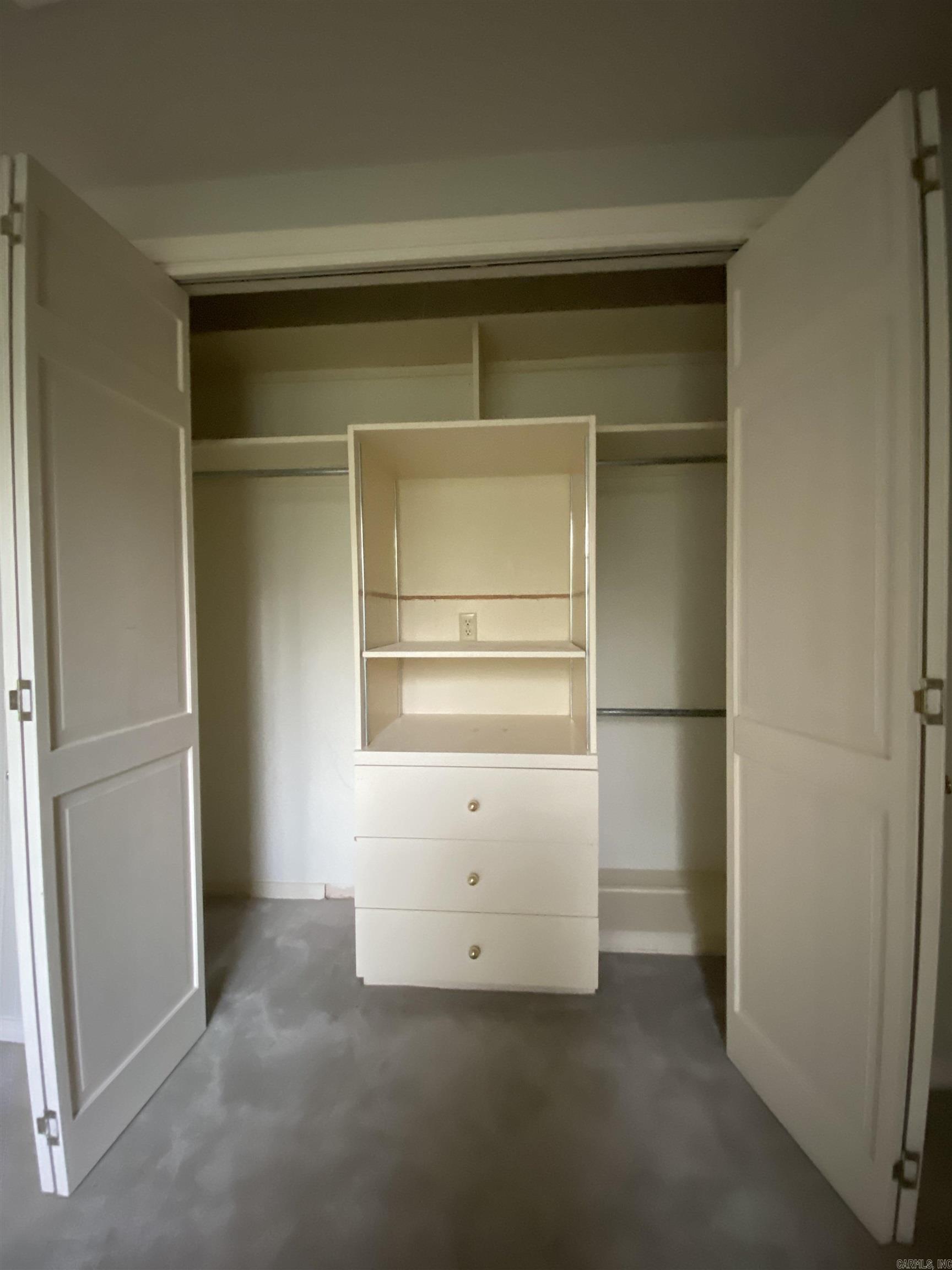 LEAWOOD MANOR - Residential