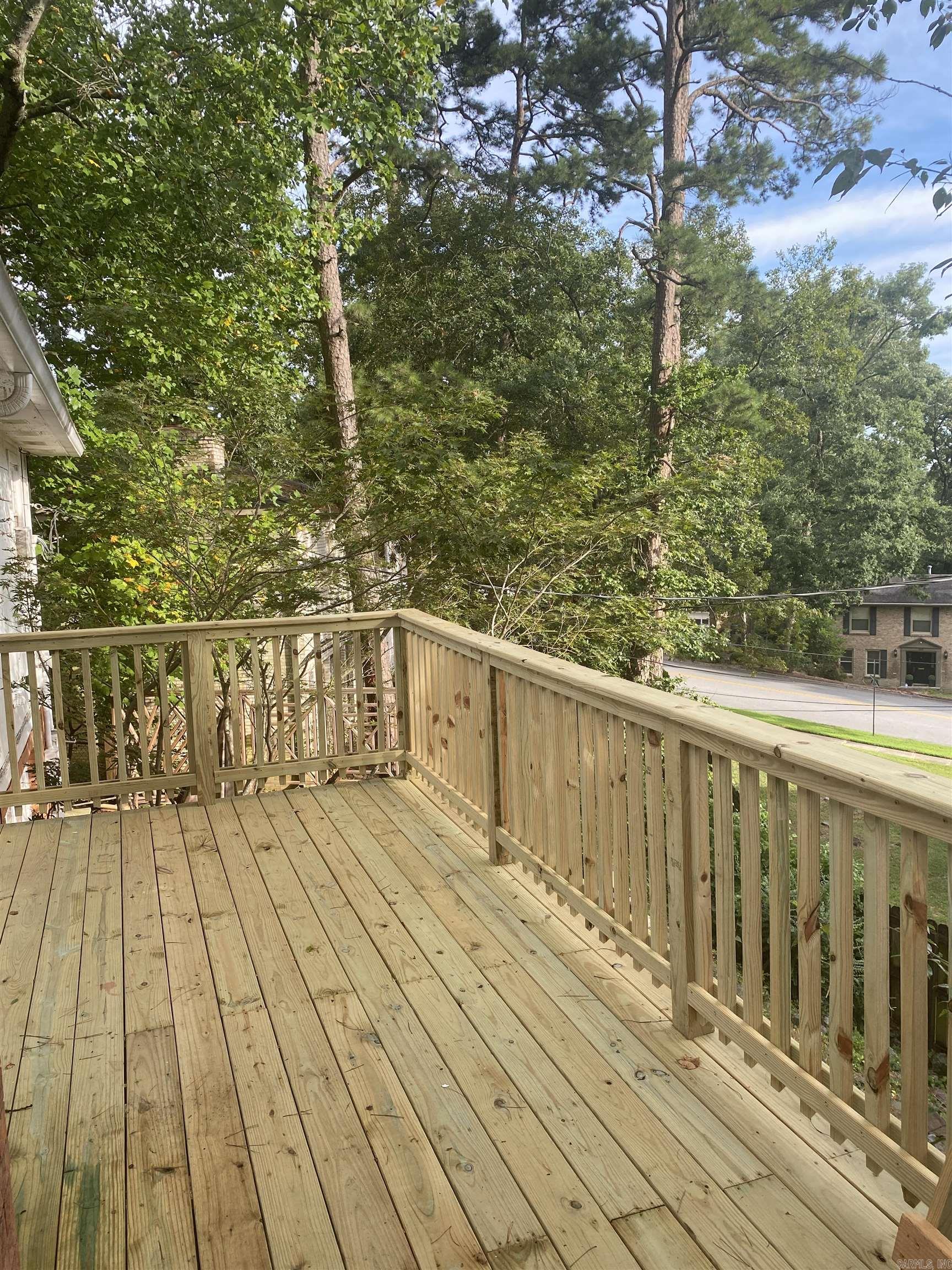 LEAWOOD MANOR - Residential