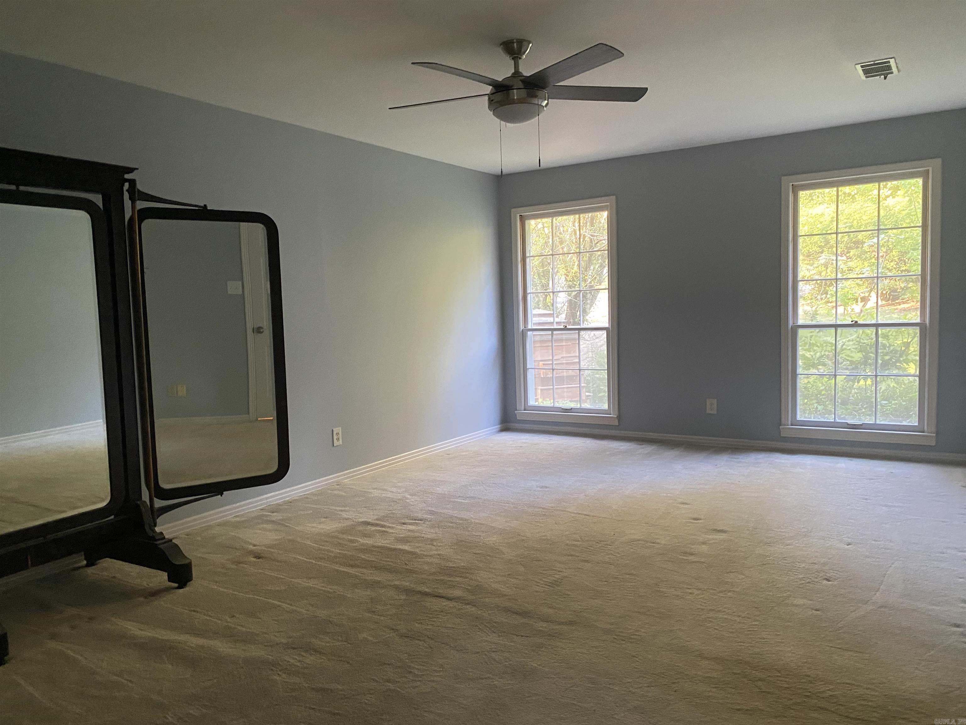 LEAWOOD MANOR - Residential