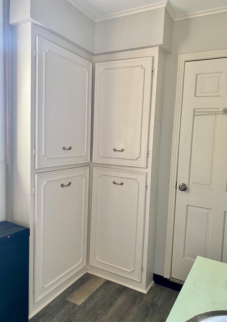 LEAWOOD MANOR - Residential