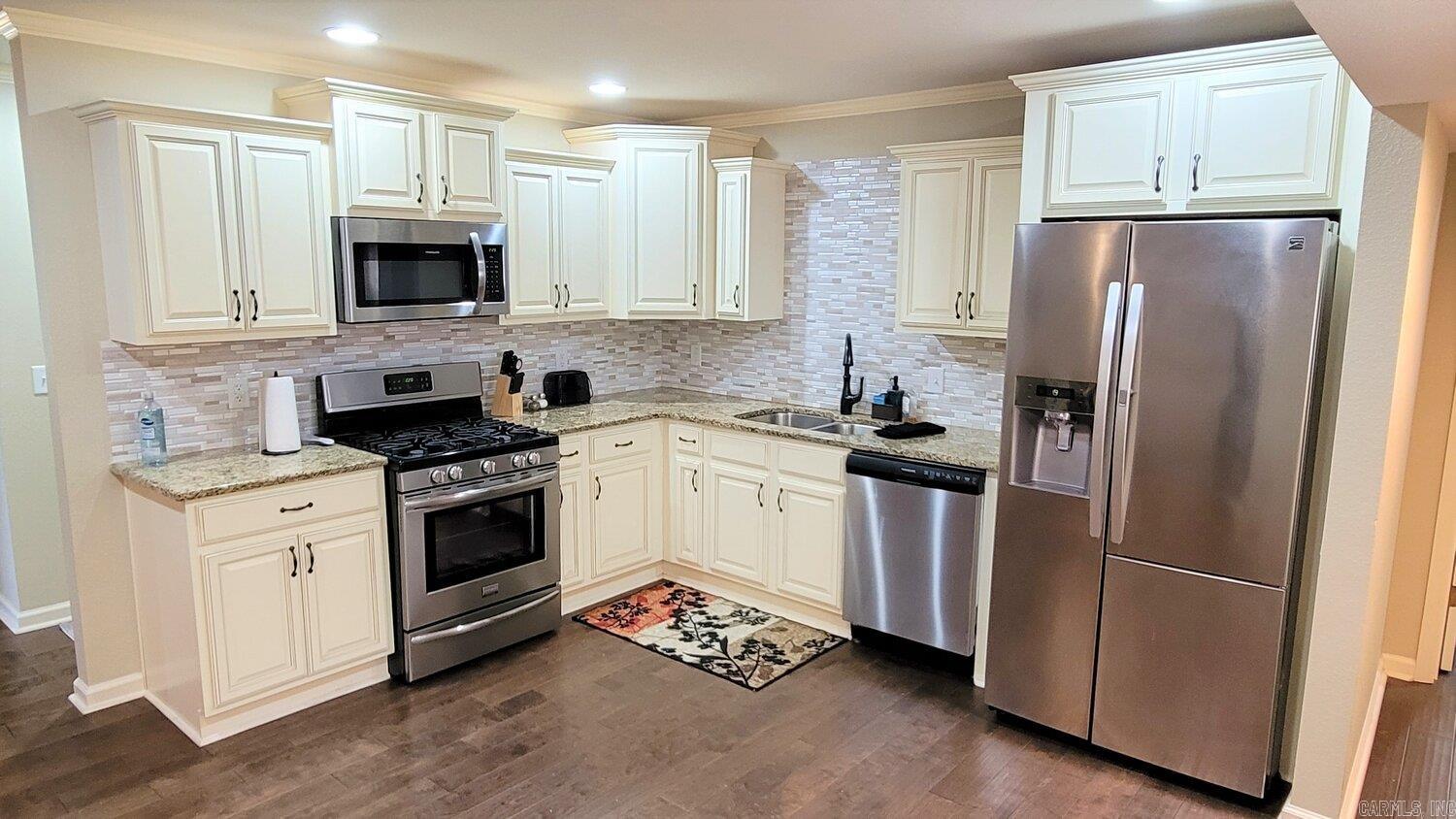 INDIANHEAD LAKES EST - Residential