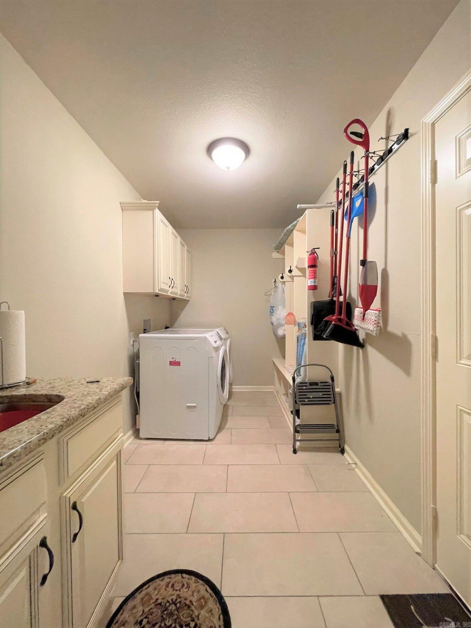 INDIANHEAD LAKES EST - Residential