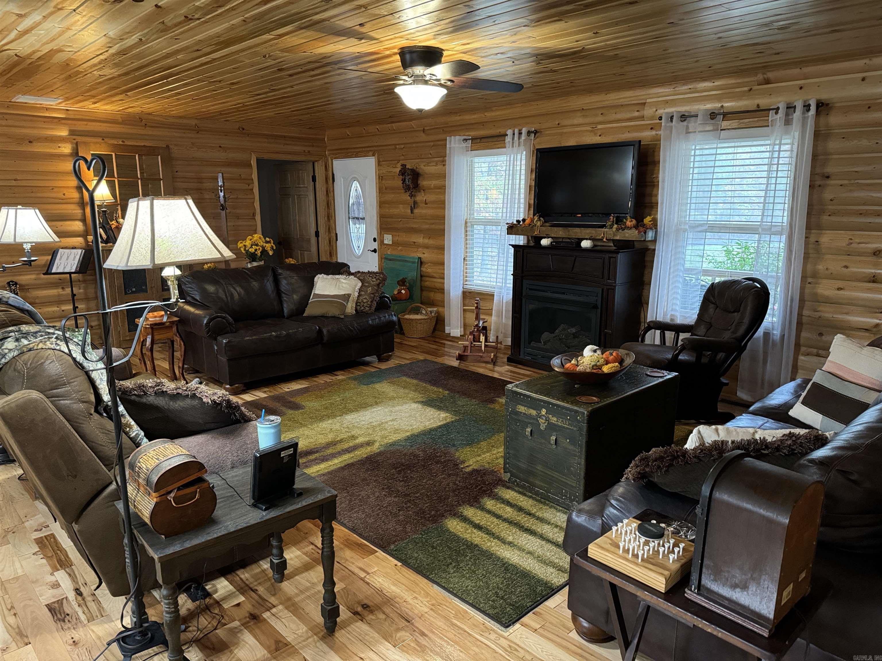 WOODLAND ACRES - Residential