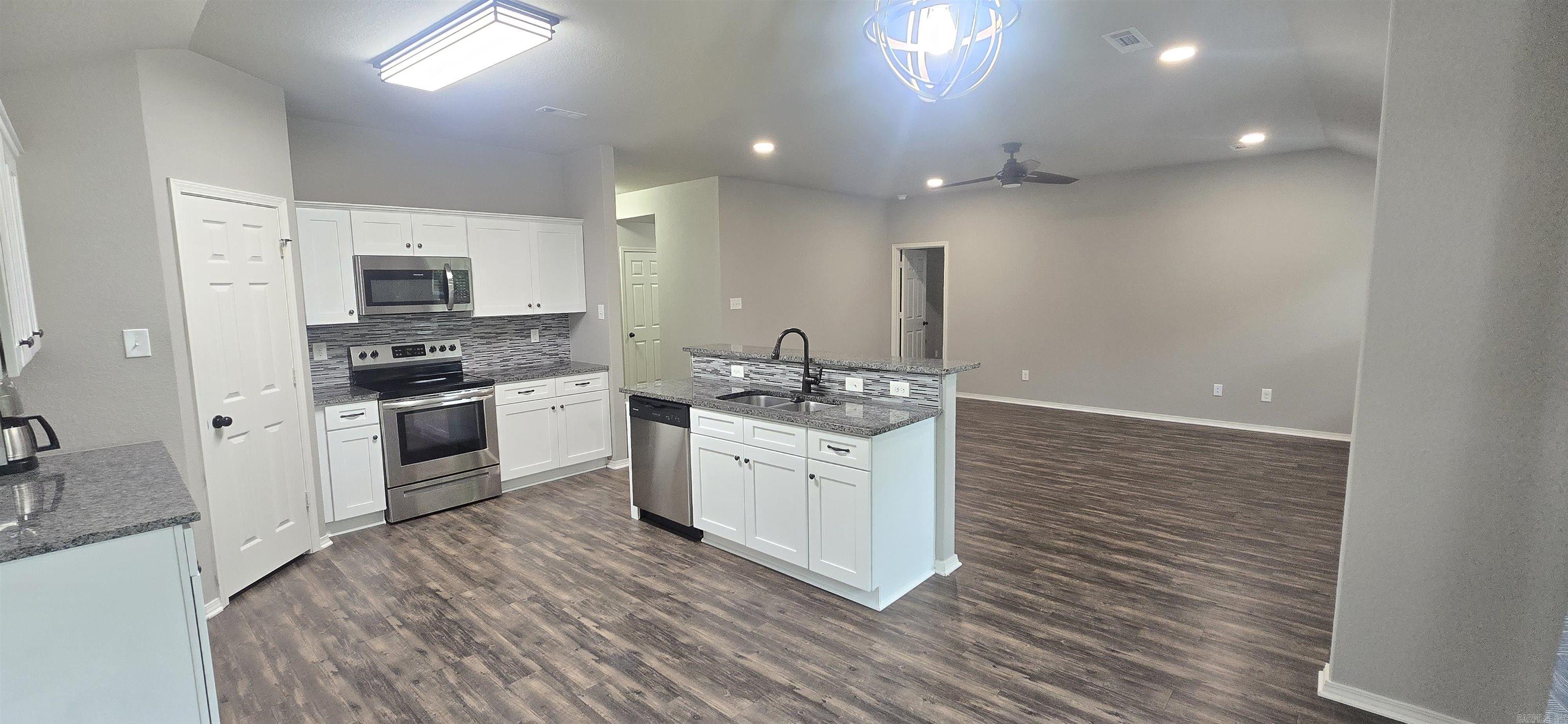 TRAMMEL ESTATES - Residential Lease