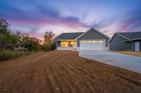 Photo of 1447 HOFFMAN Road, GREEN BAY, WI 54311 (MLS # 50317247)