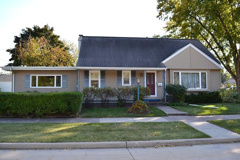 Photo of 655 W 19TH Avenue, OSHKOSH, WI 54902 (MLS # 50316282)