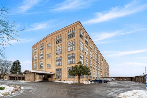 Photo of 1545 ARBORETUM Drive #201, OSHKOSH, WI 54901 (MLS # 50321235)