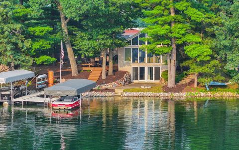 Photo of N2475 E MINER Drive, WAUPACA, WI 54981 (MLS # 50312640)