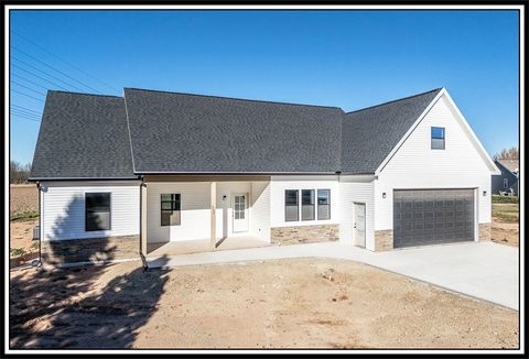 Photo of 535 PHEASANT Drive, NEW LONDON, WI 54961 (MLS # 50318359)