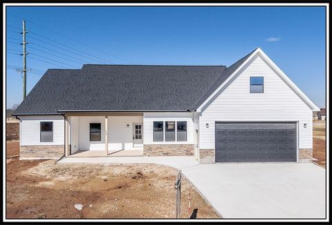 Photo of 535 PHEASANT Drive, NEW LONDON, WI 54961 (MLS # 50318359)