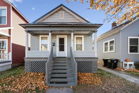 Photo of 1309 15TH Street, MENOMINEE, MI 49858 (MLS # 50318372)