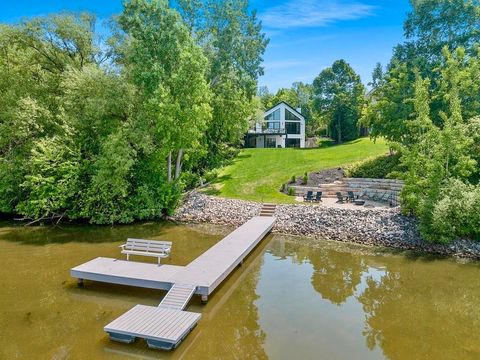 Photo of 2080 GREENLEAF Road, DE PERE, WI 54115 (MLS # 50304436)