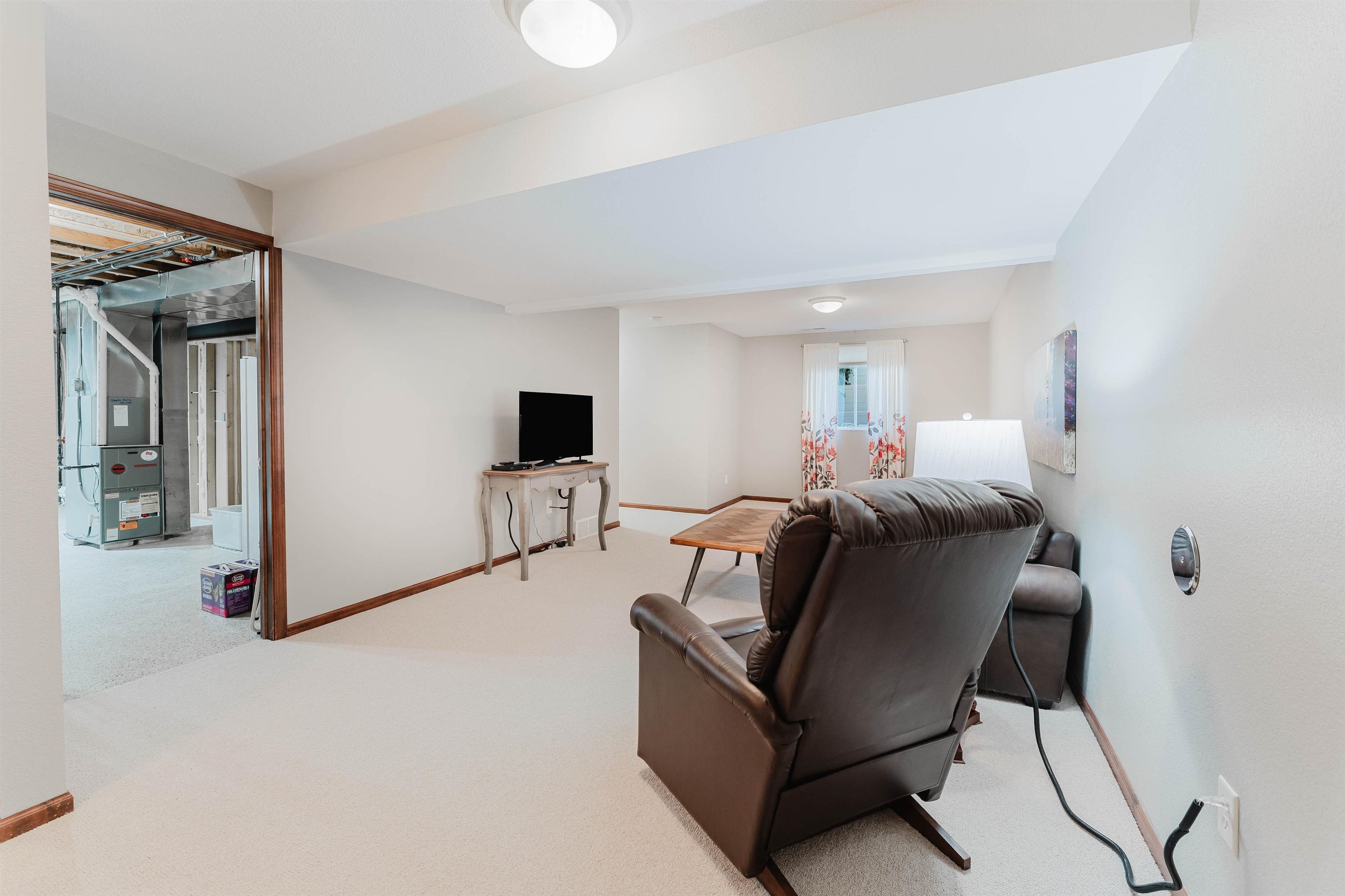 485 W PACKER Avenue
