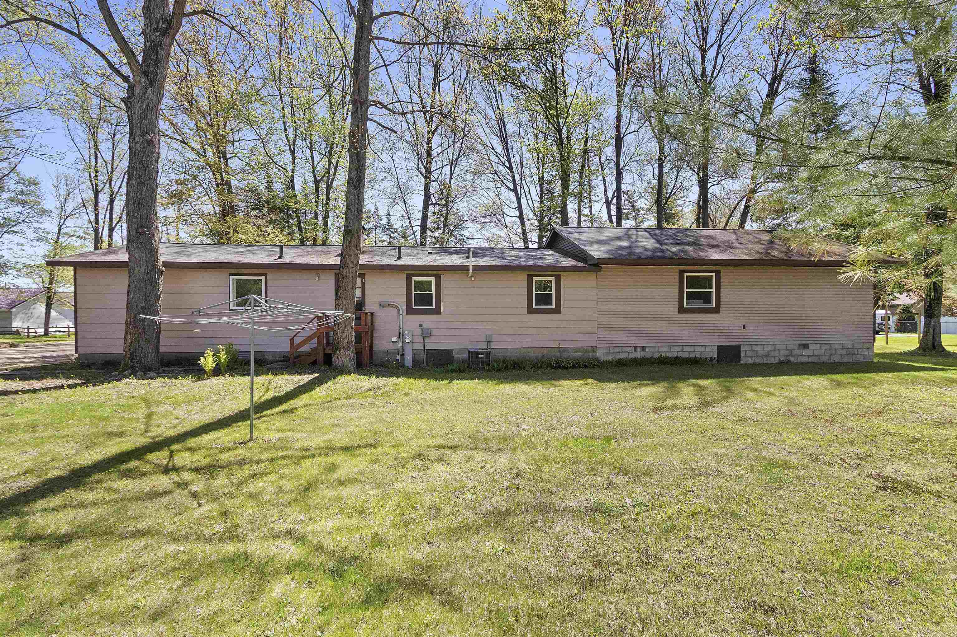 Shawano, Wisconsin 54166, United States, 3 Bedrooms Bedrooms, ,2 BathroomsBathrooms,Residential,Active,133645