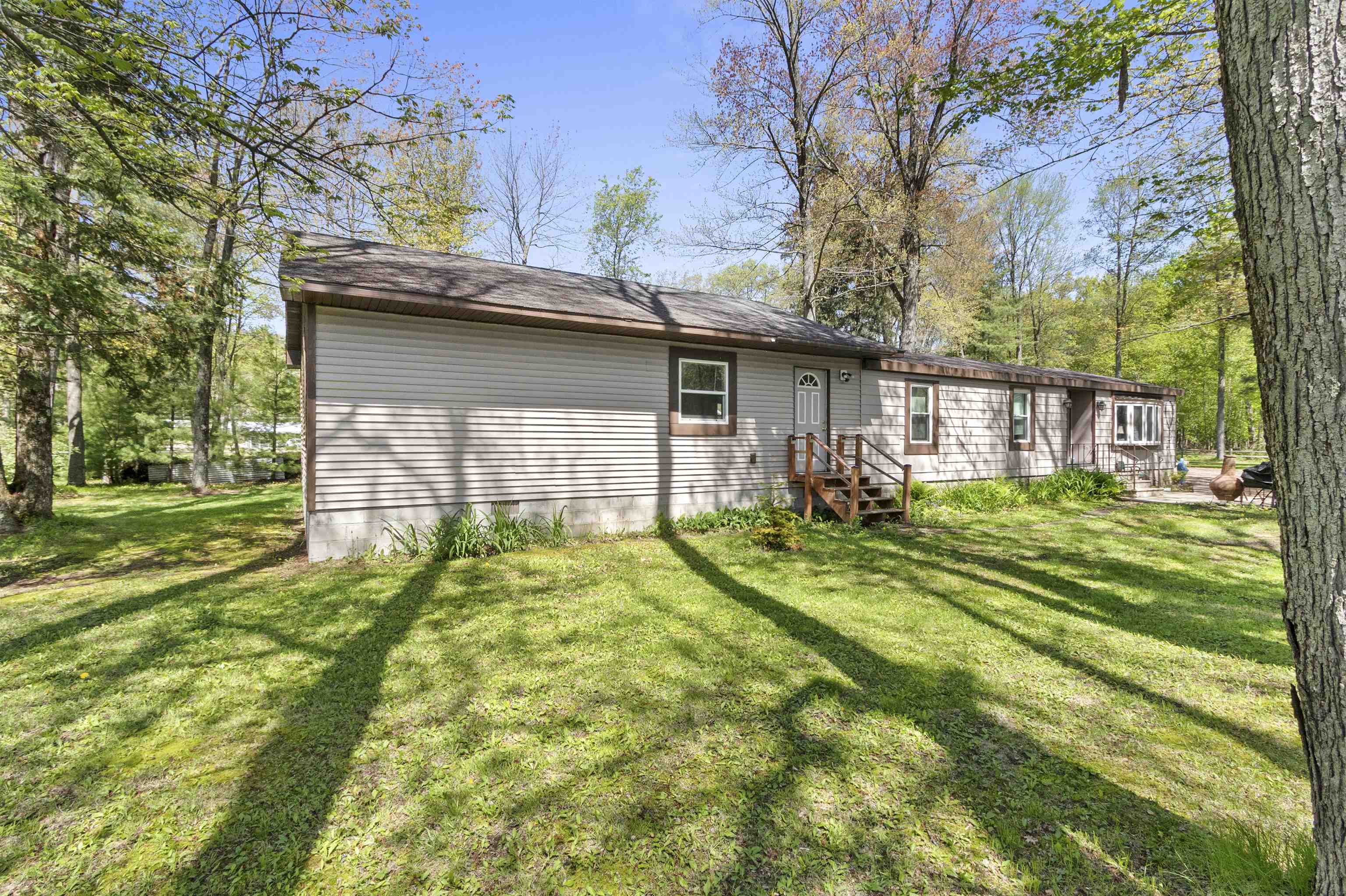 Shawano, Wisconsin 54166, United States, 3 Bedrooms Bedrooms, ,2 BathroomsBathrooms,Residential,Active,133645