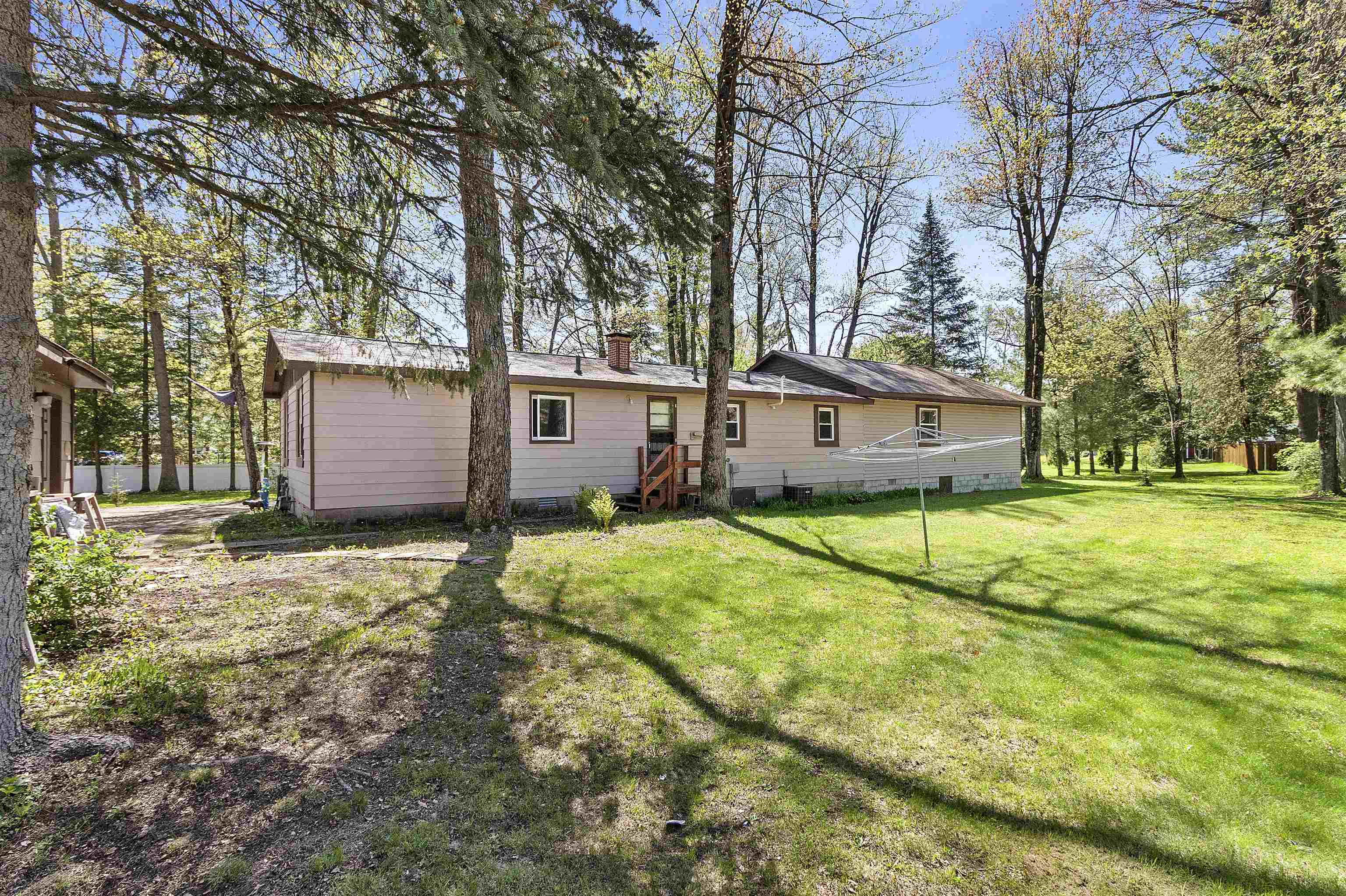 Shawano, Wisconsin 54166, United States, 3 Bedrooms Bedrooms, ,2 BathroomsBathrooms,Residential,Active,133645