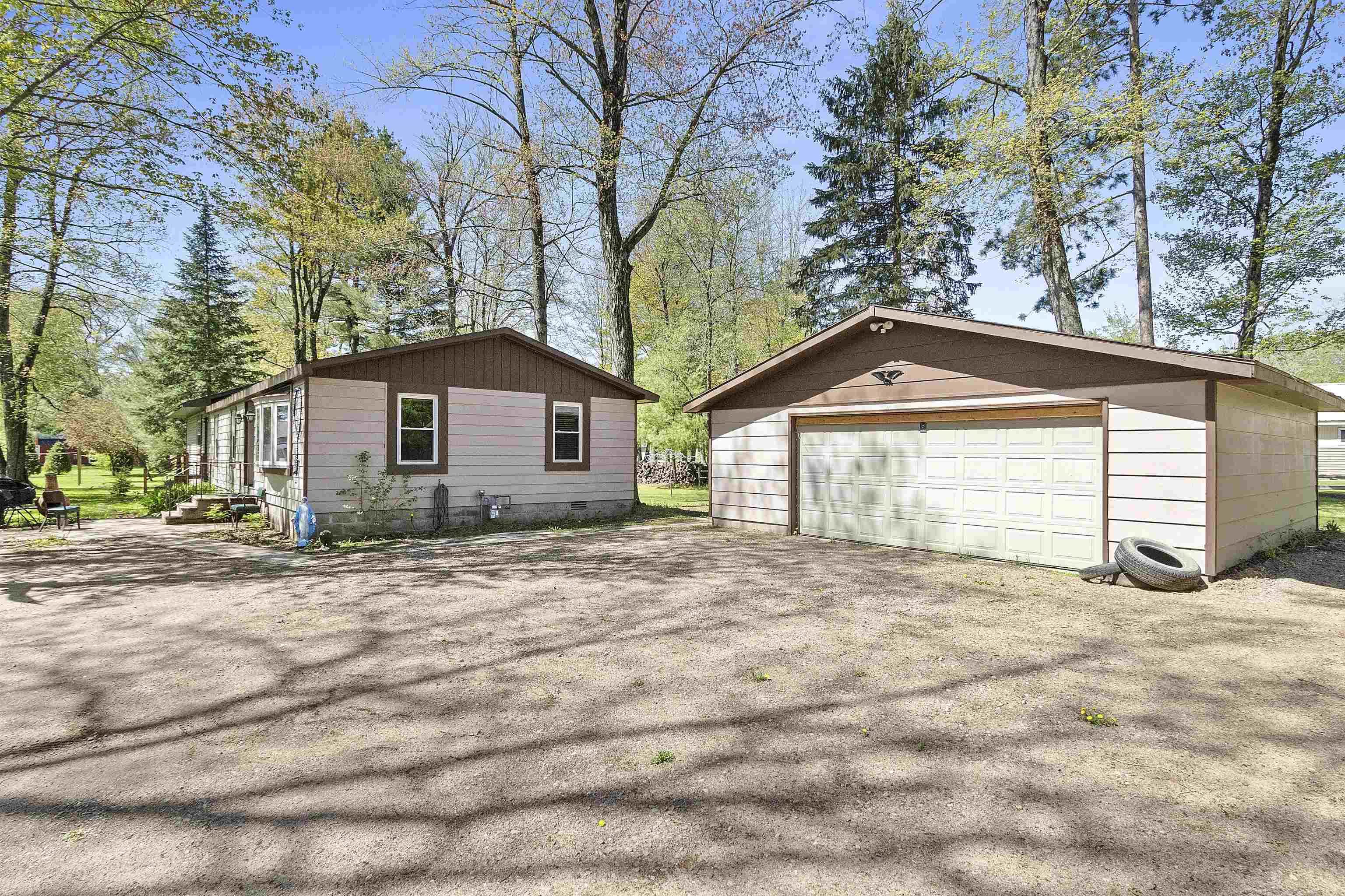Shawano, Wisconsin 54166, United States, 3 Bedrooms Bedrooms, ,2 BathroomsBathrooms,Residential,Active,133645