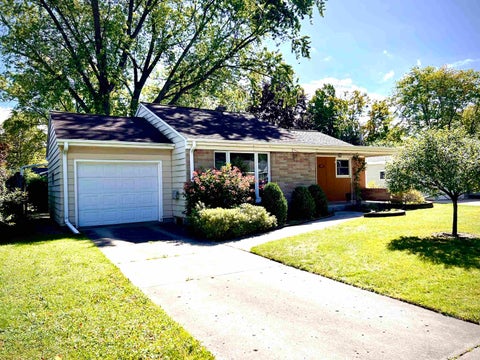 Photo of 827 COLONIAL Avenue, GREEN BAY, WI 54304 (MLS # 50332804)