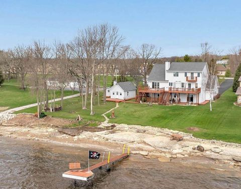 Photo of 3280 COUNTY ROAD S Rd, LITTLE SUAMICO, WI 54141 (MLS # 50307514)