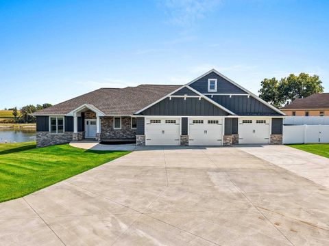 Photo of 167 FOX SHORES Drive, DE PERE, WI 54115 (MLS # 50315394)