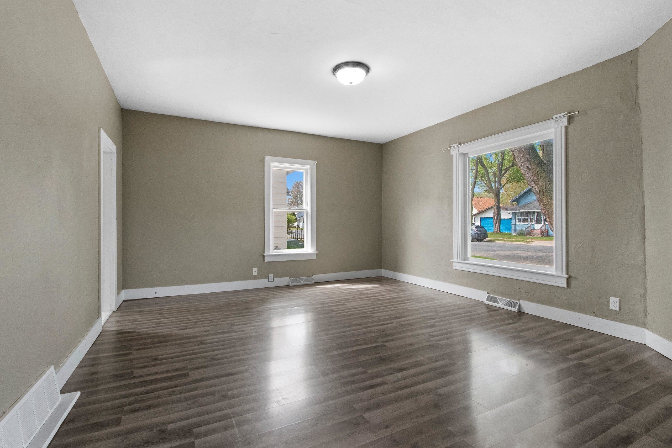 Shawano, Wisconsin 54166, United States, 4 Bedrooms Bedrooms, ,2 BathroomsBathrooms,Residential,Active,194310