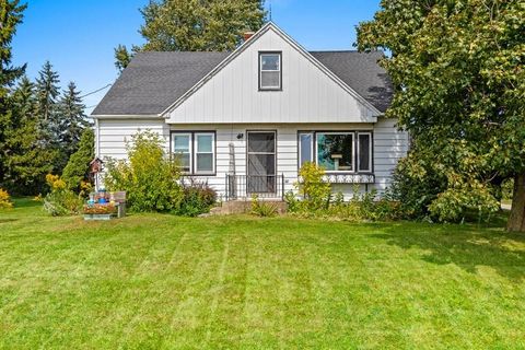 Photo of 253 COUNTY HWY CE, KAUKAUNA, WI 54130 (MLS # 50319993)