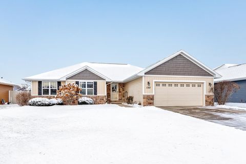 Photo of 1367 NAVIGATOR Way, DE PERE, WI 54115 (MLS # 50319504)