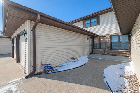 Photo of 720 S WESTHAVEN Place #F, APPLETON, WI 54914 (MLS # 50320872)