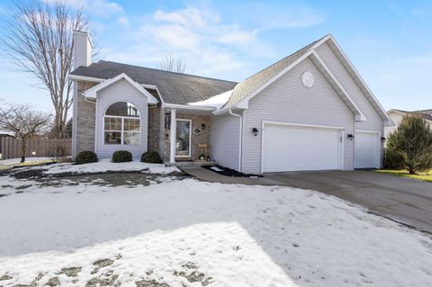 Photo of 3607 MIGHTY OAK Trail, GREEN BAY, WI 54313 (MLS # 50321351)
