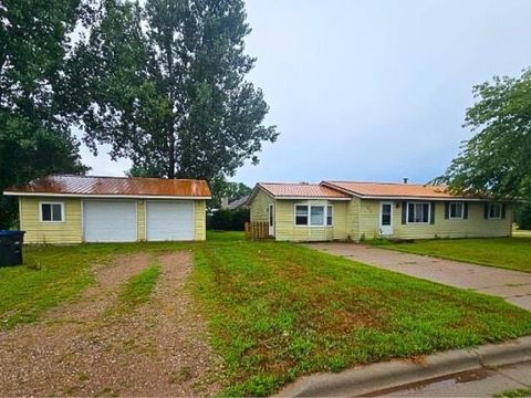 Photo of 214 PEARL Avenue, SHAWANO, WI 54166 (MLS # 50319639)