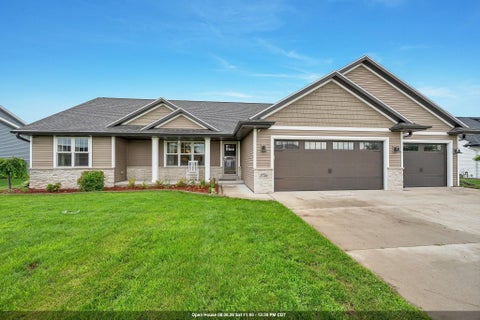 Photo of 1756 RED OAK Street, GREEN BAY, WI 54313 (MLS # 50330285)