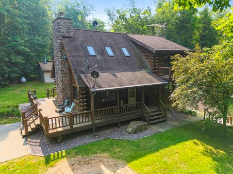 Photo of 15789 HICKORY Lane, MOUNTAIN, WI 54149 (MLS # 50313186)