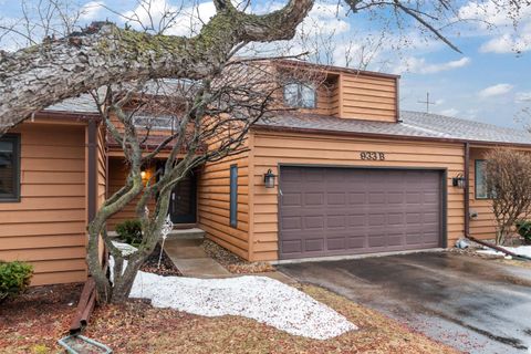 Photo of 933 E WINDFIELD Place #B, APPLETON, WI 54911 (MLS # 50322854)