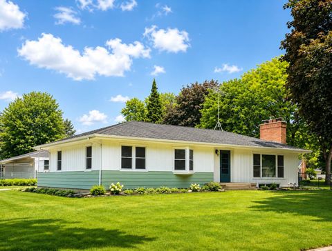 Photo of 401 JOHN Street, RIPON, WI 54971 (MLS # 50327316)
