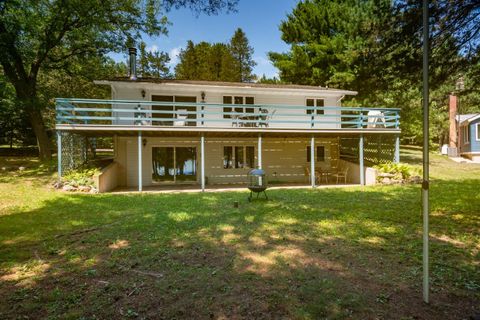 Photo of N260 3RD Court, COLOMA, WI 54930 (MLS # 50322852)